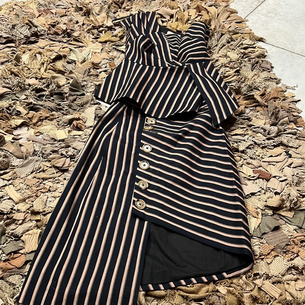 Amur set Top and Skirt size S NWT
